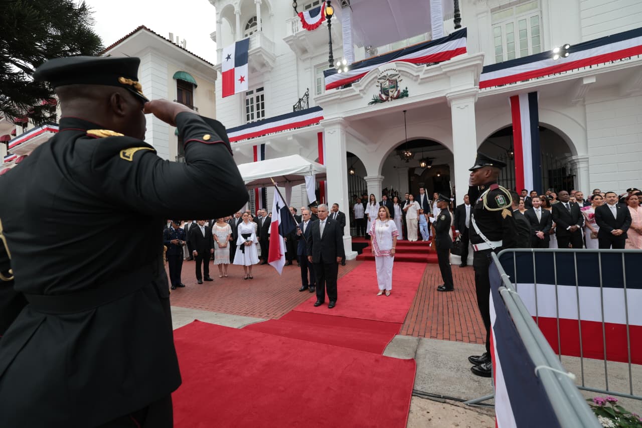 Conmemoran los 122 años de la República de Panamá