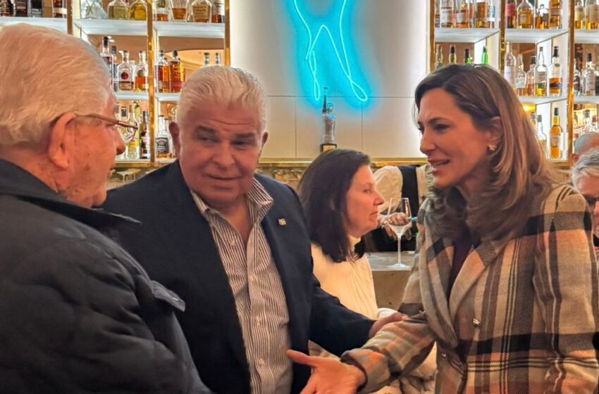  Presidente Mulino asiste a ceremonia de Corina Machado