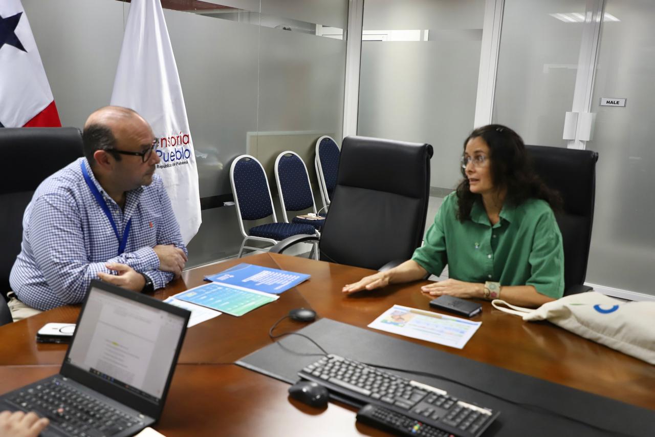Mónica Rengifo visita al Defensor del Pueblo