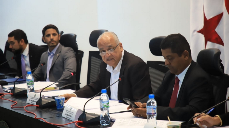 Sigue la batalla a Defensor del Pueblo, quedan siete de los 33 aspirantes