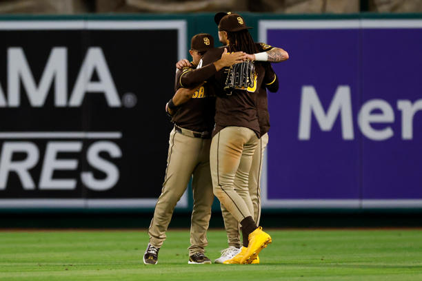 Laureano y Tatis impulsan victoria de Padres 4-1 ante Angelinos de Los Ángeles
