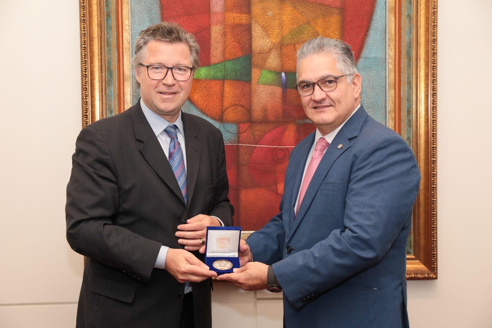 Ministro Orillac recibe a diplomático de Alemania