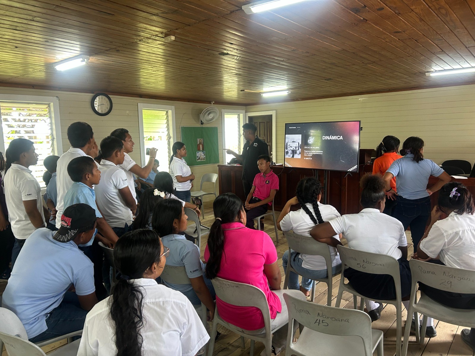 Jóvenes de Guna Yala crean microhistorias con celulares