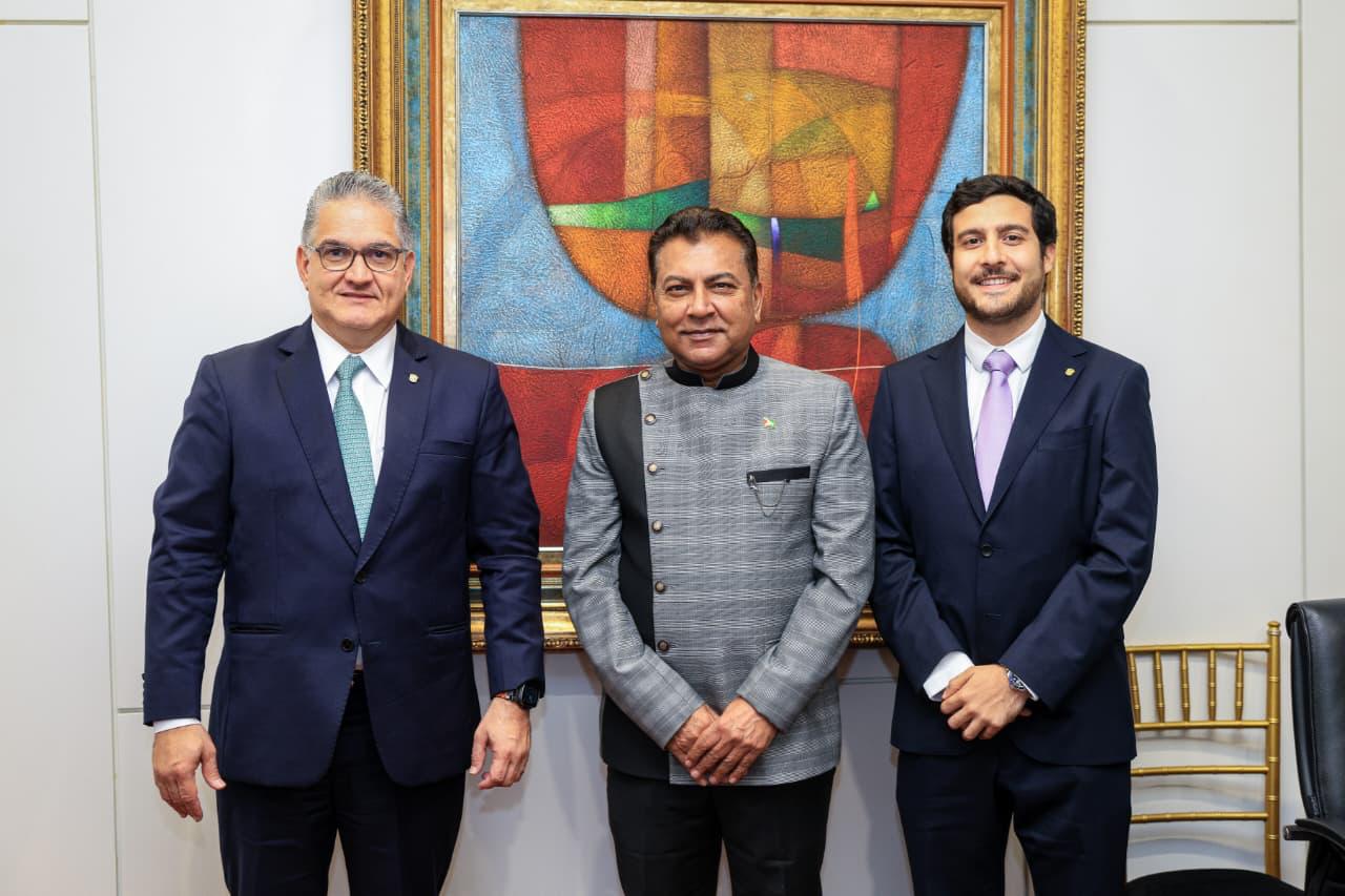 Ministro Orillac sostiene reunión con el jefe de Inversiones de Guyana 