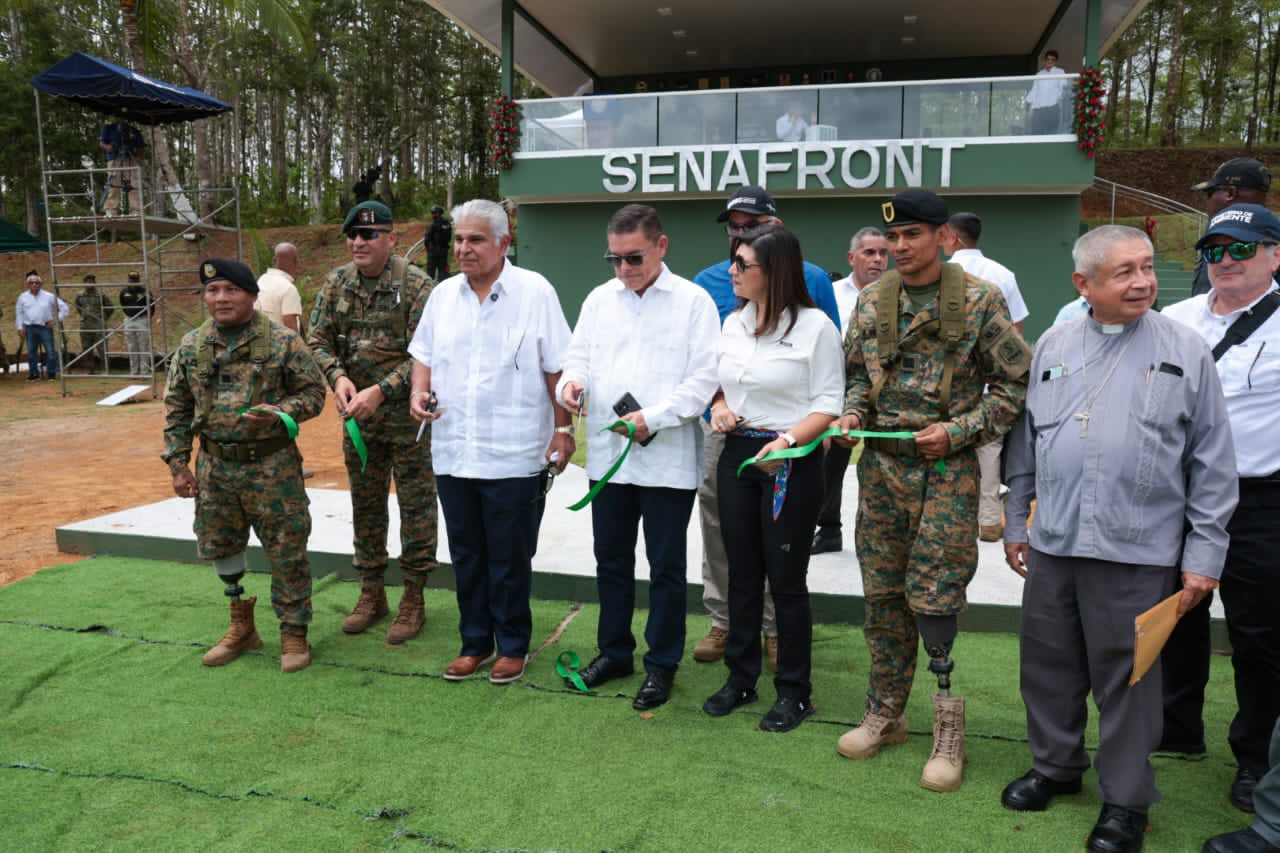 Juramentan a 285 graduados del Senafront y 39 de Migración, presidente Mulino fortalece la política de seguridad