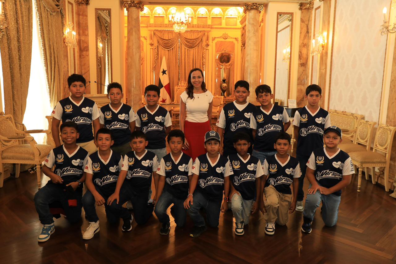 Viceministra Luque recibe al equipo infantil de béisbol de Veraguas