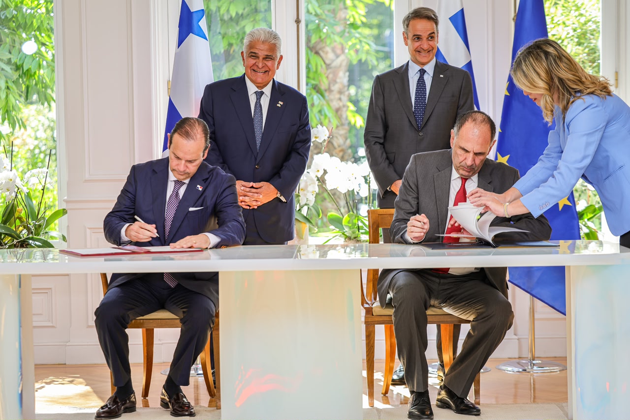 Panamá y Grecia firman convenios de turismo y consultas políticas