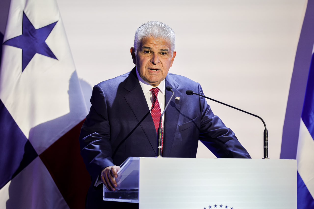 Presidente Mulino: “Reafirmamos la relación con Grecia y protegeremos nuestra bandera”