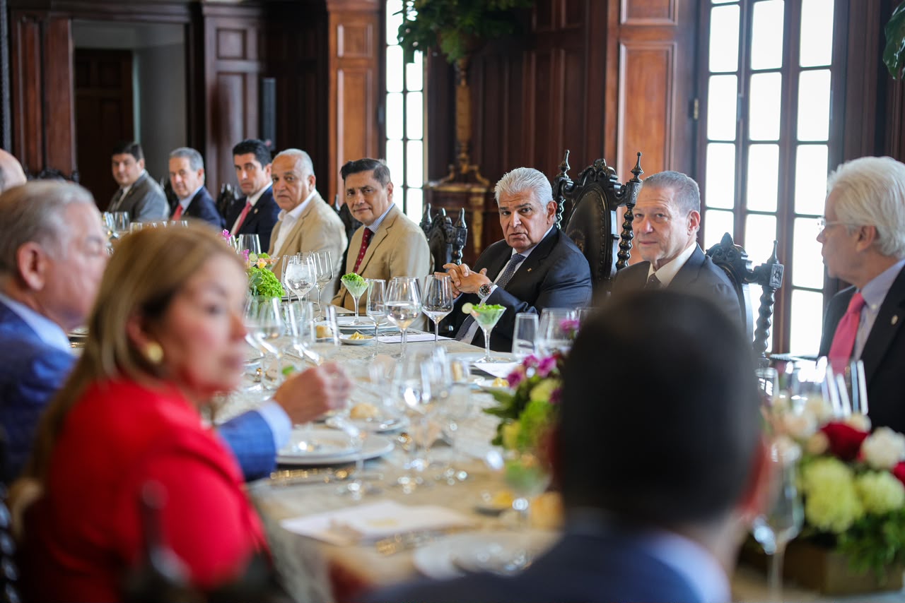 Presidente Mulino se reúne con jefes de bancada, acuerdan impulsar proyectos en beneficio del país