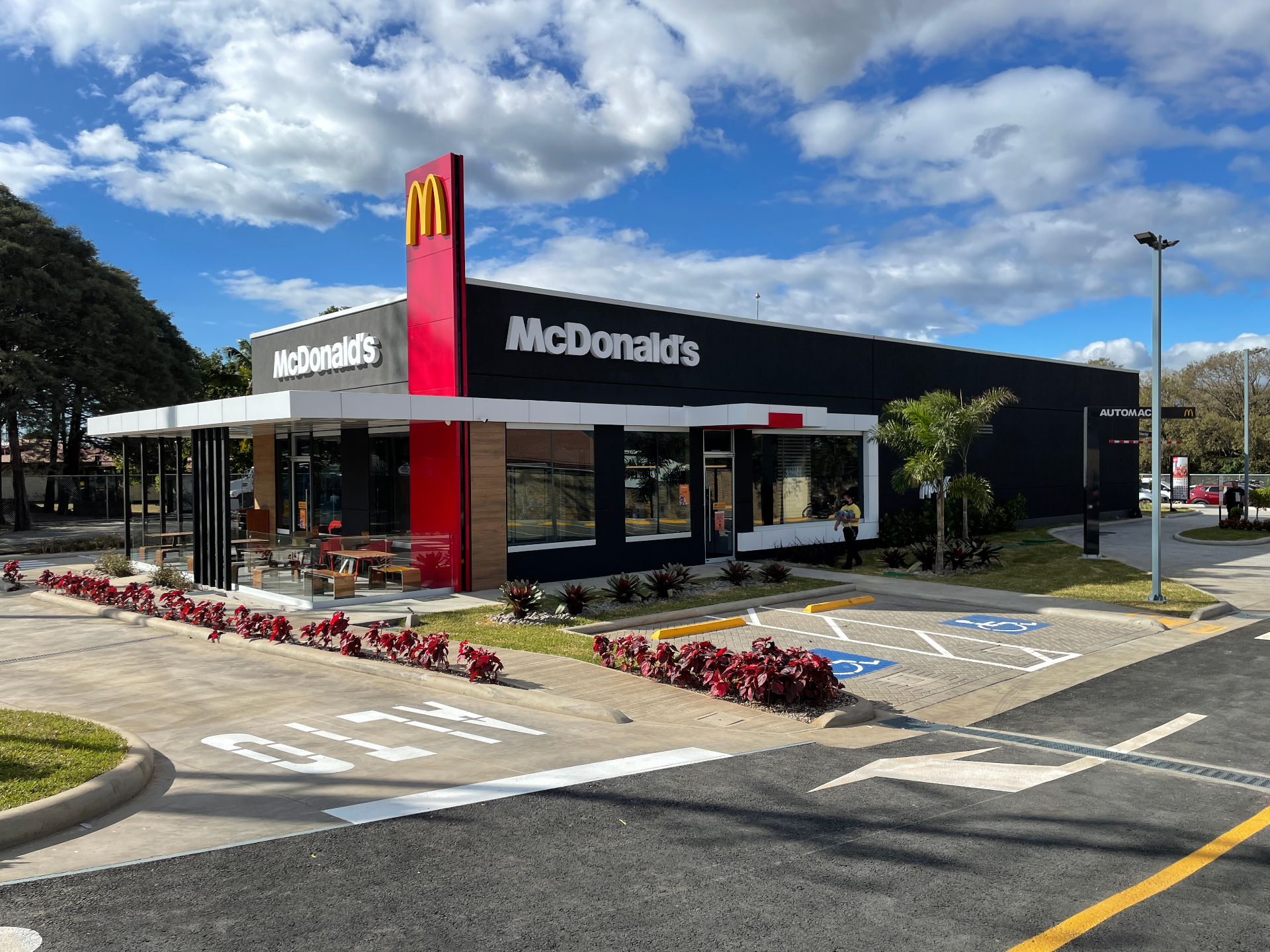 Arcos Dorados abre el portal de Real Estate para nuevos restaurantes