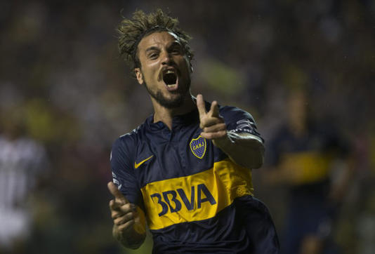 Exfutbolista argentino Daniel Osvaldo está en terapia por problema en pulmón.