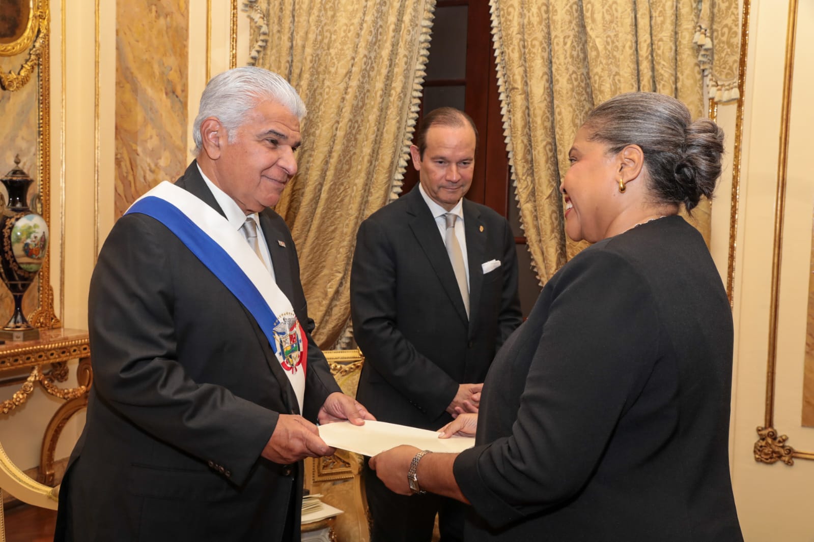 Diez embajadores presentaron cartas credencial al presidente Raúl Mulino, entre ellos de  Filipinas y España