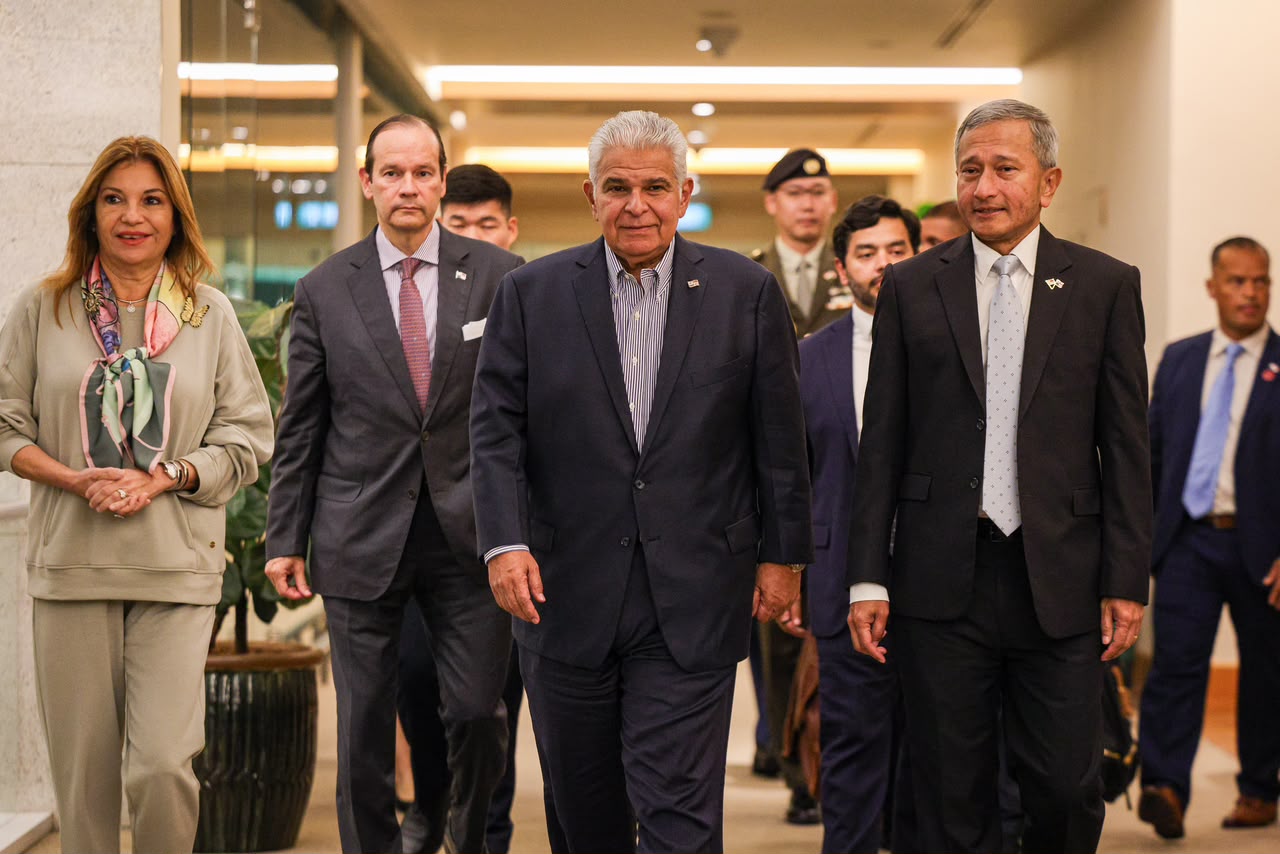 Presidente Mulino fortalece proyectos logísticos, aéreos y marina mercante en Singapur