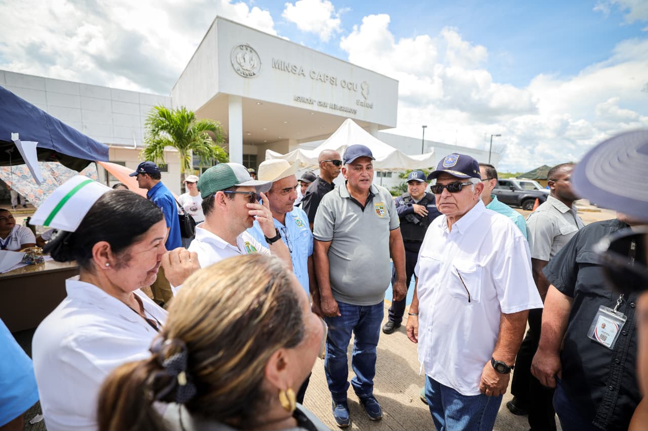Presidente Mulino visita a familias de Pesé y Las Minas que perdieron sus hogares, recorrió infraestructuras de salud