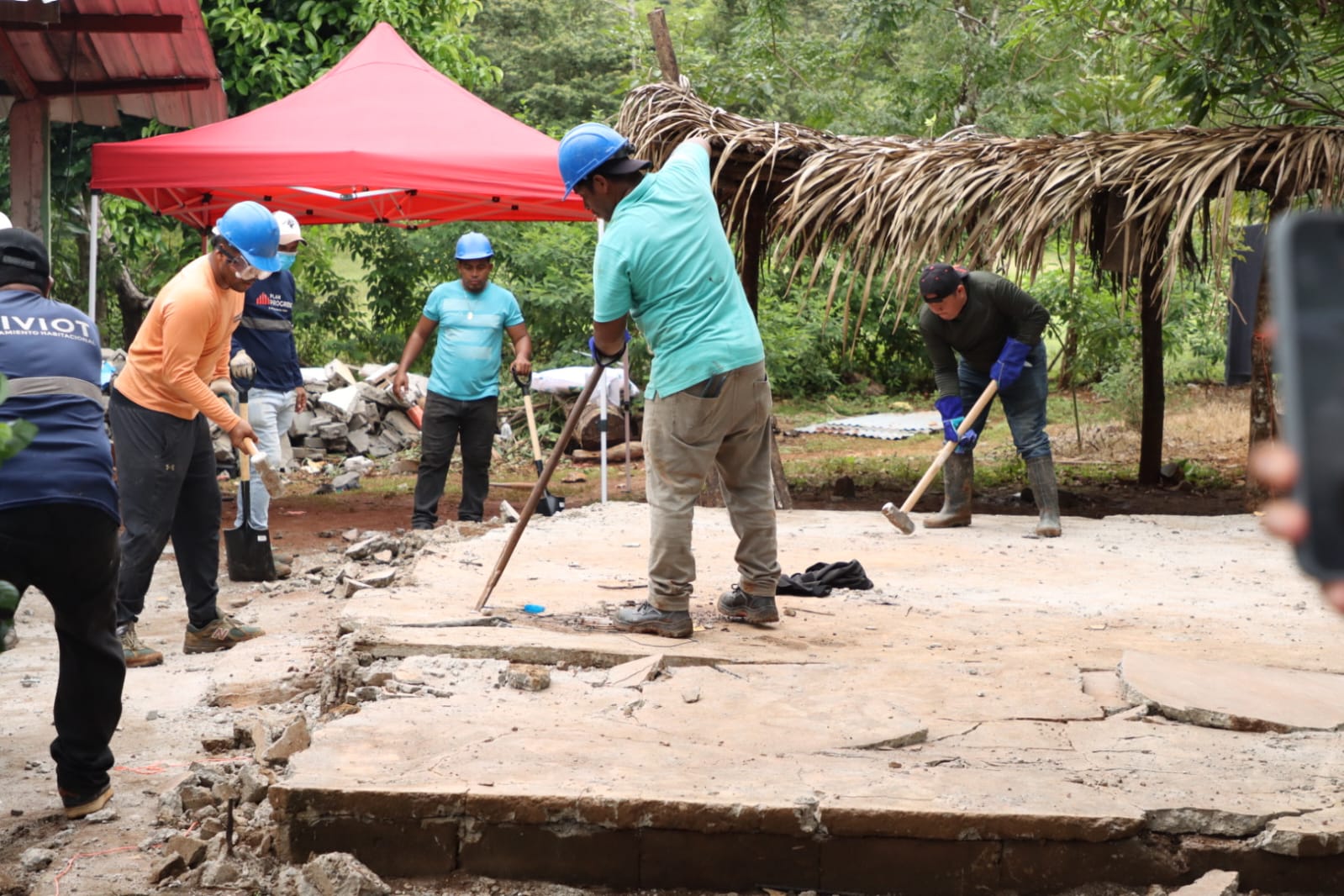 Miviot reconstruye viviendas